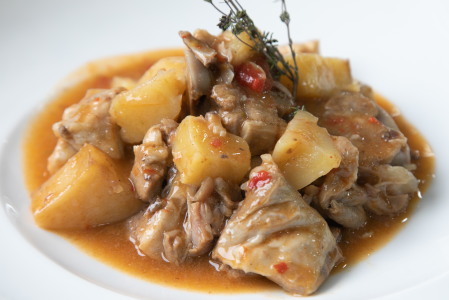 CALDERETA DE CORDERO MANCHEGO CALDERETA DE CORDERO MANCHEGO