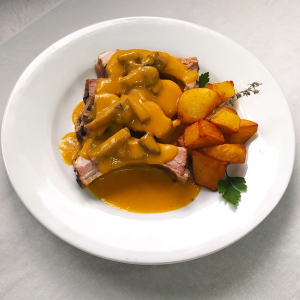 PALITOS DE COSTILLAS IBÉRICAS ASADAS CON SALSA DE MANZANA, MIEL Y MOSTAZA PALITOS DE COSTILLAS IBÉRICAS ASADAS CON SALSA DE MANZANA, MIEL Y MOSTAZA