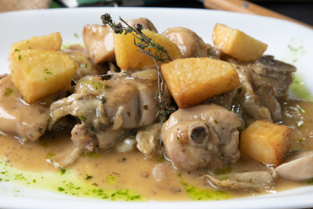 POLLO AL AJILLO CON PATATAS POLLO AL AJILLO CON PATATAS