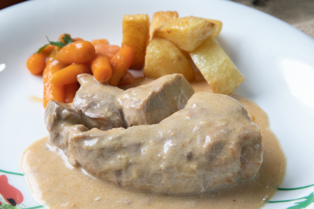 SOLOMILLO DE CERDO EN SALSA PIMIENTA SOLOMILLO DE CERDO EN SALSA PIMIENTA