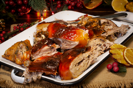 MEDIO COCHINILLO ASADO AL ESTILO SEGOVIANO (6/7 PERSONAS ) MEDIO COCHINILLO ASADO AL ESTILO SEGOVIANO (6/7 PERSONAS )