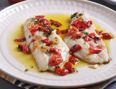 DORADA A LA BILBAINA CON GAMBONES Y PATATA PANADERA DORADA A LA BILBAINA CON GAMBONES Y PATATA PANADERA