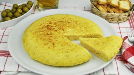TORTILLA DE PATATA CON CEBOLLA TORTILLA DE PATATA CON CEBOLLA